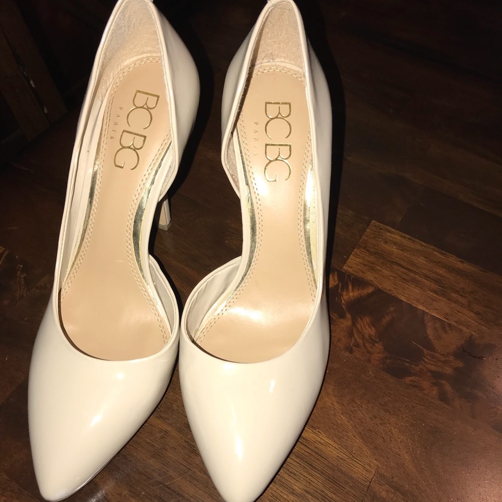 Nude pumps